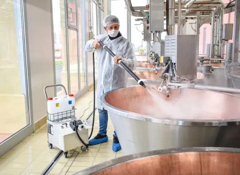 Dokonalé upratovanie techniky, izieb i nemocničných lôžok bez chémie. Parné čistenie je vo firmách stále obľúbenejšie